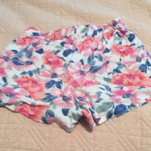 Floral shorts from Abercrombie kids. - Picture 2 of 3
